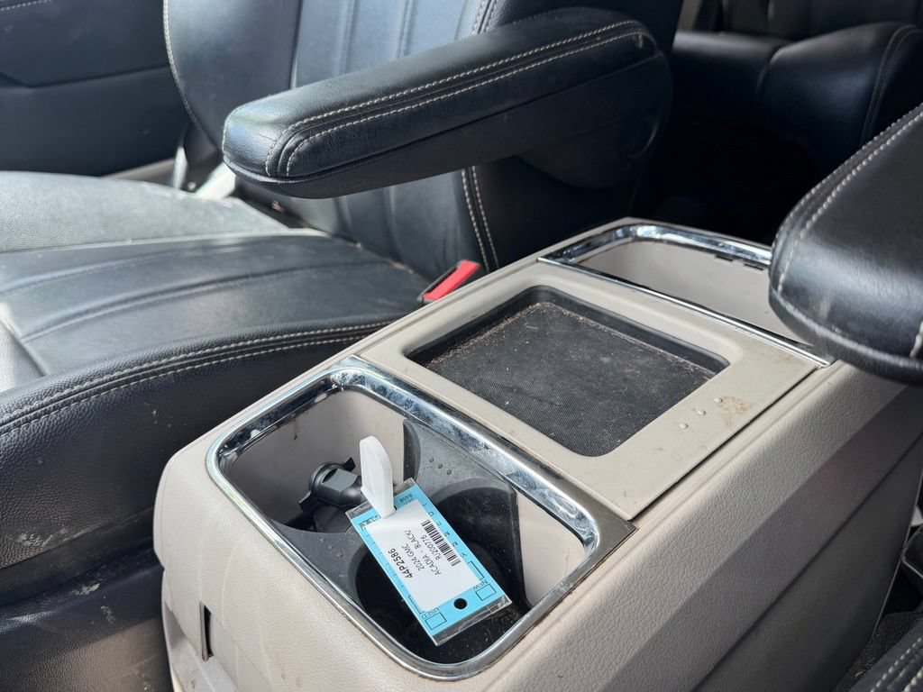 Used 2013 Chrysler Town & Country Touring FWD image 20