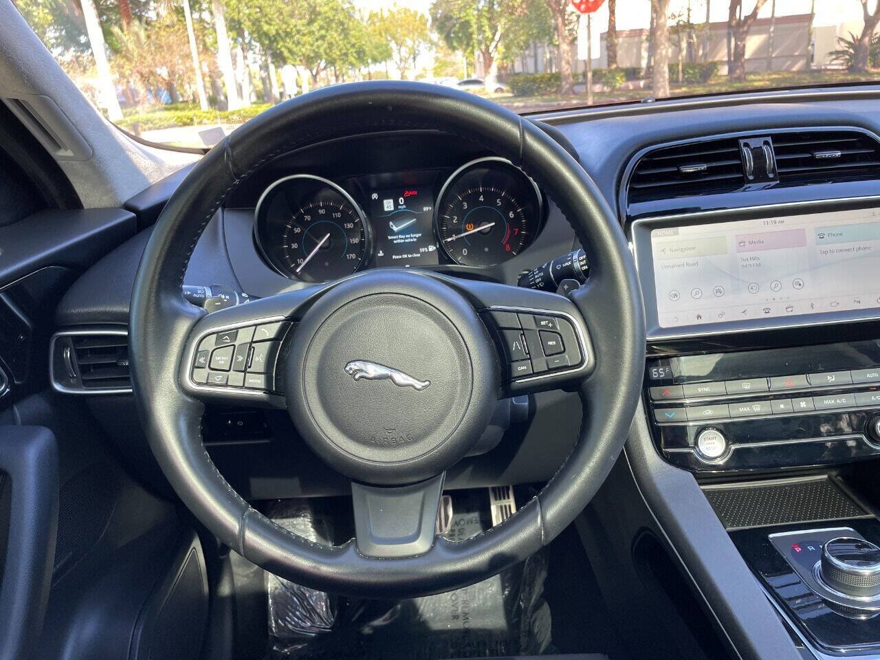 Used 2019 Jaguar F-PACE Premium AWD/4WD image 15