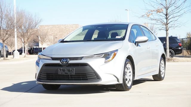 Used 2024 Toyota Corolla LE image 3
