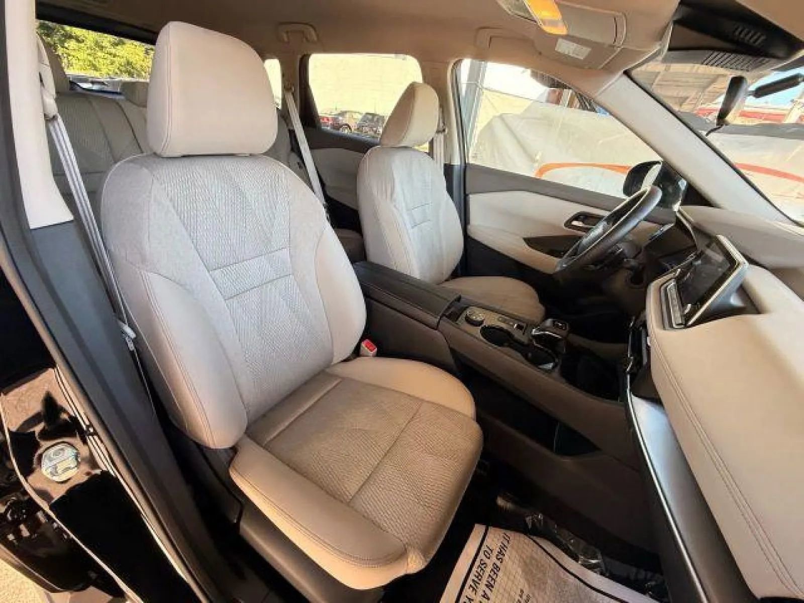 Used 2025 Nissan Rogue SV image 24