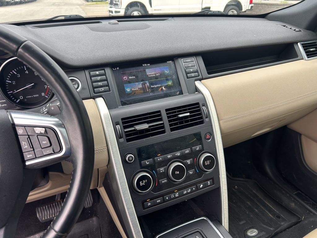 Used 2016 Land Rover Discovery Sport HSE image 24