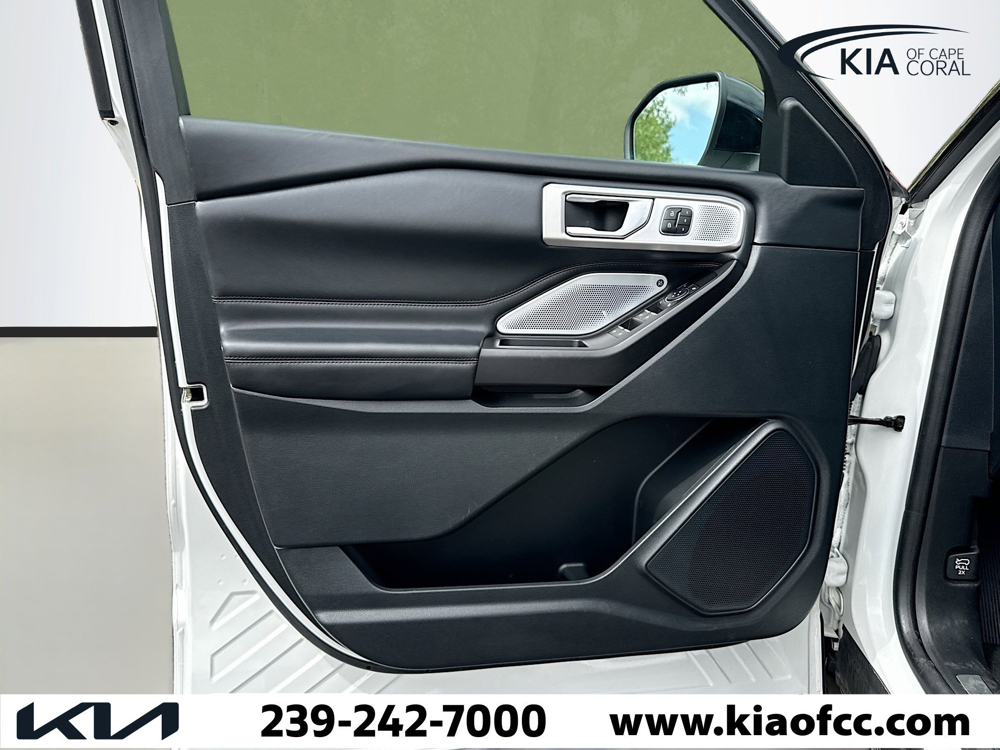 Used 2020 Ford Explorer Platinum w/ Premium Technology Package image 23