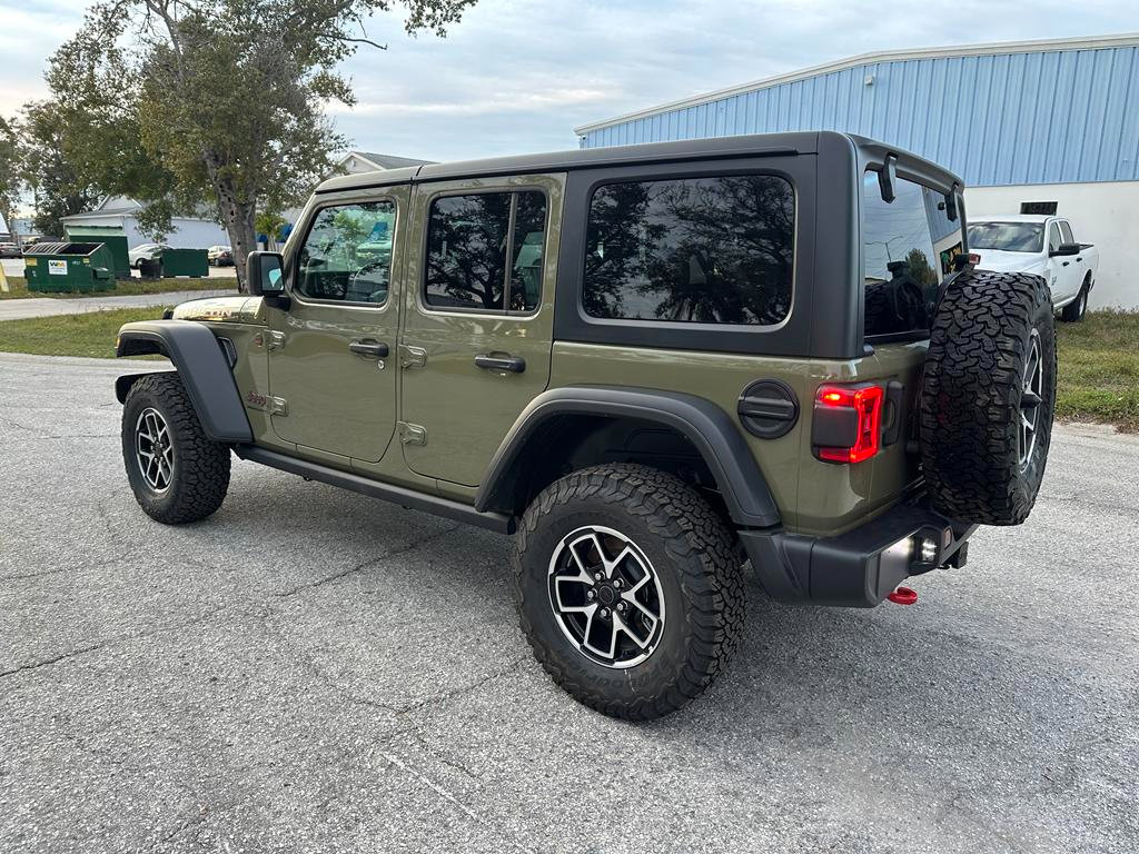 Used 2026 Jeep Wrangler Unlimited Rubicon image 3