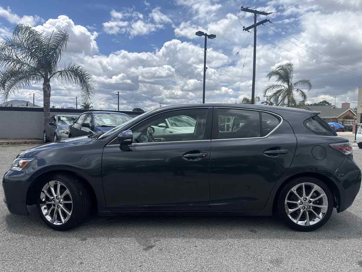 Used 2011 Lexus CT 200h Premium w/ Leather Pkg FWD image 5