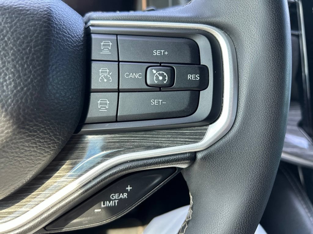 Used 2022 Jeep Wagoneer Series III AWD/4WD image 24