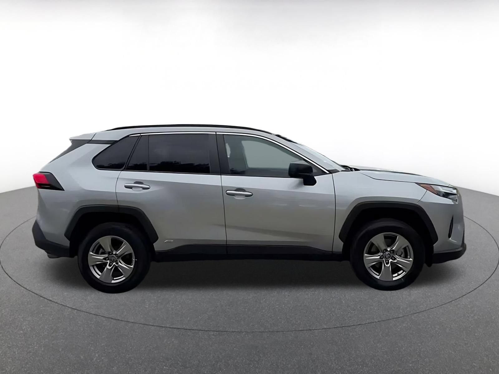 Used 2024 Toyota RAV4 LE AWD/4WD image 15