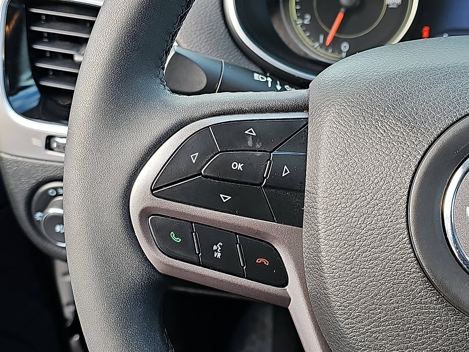 Used 2022 Jeep Cherokee Limited image 22