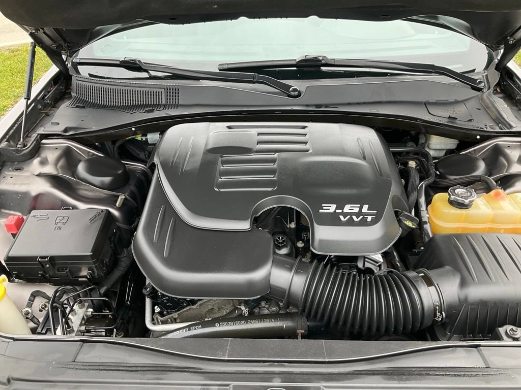 Used 2014 Chrysler 300 S AWD/4WD image 38