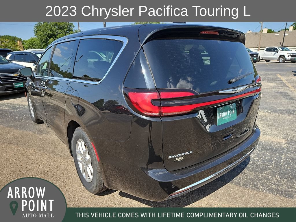 Used 2023 Chrysler Pacifica Touring-L FWD image 9