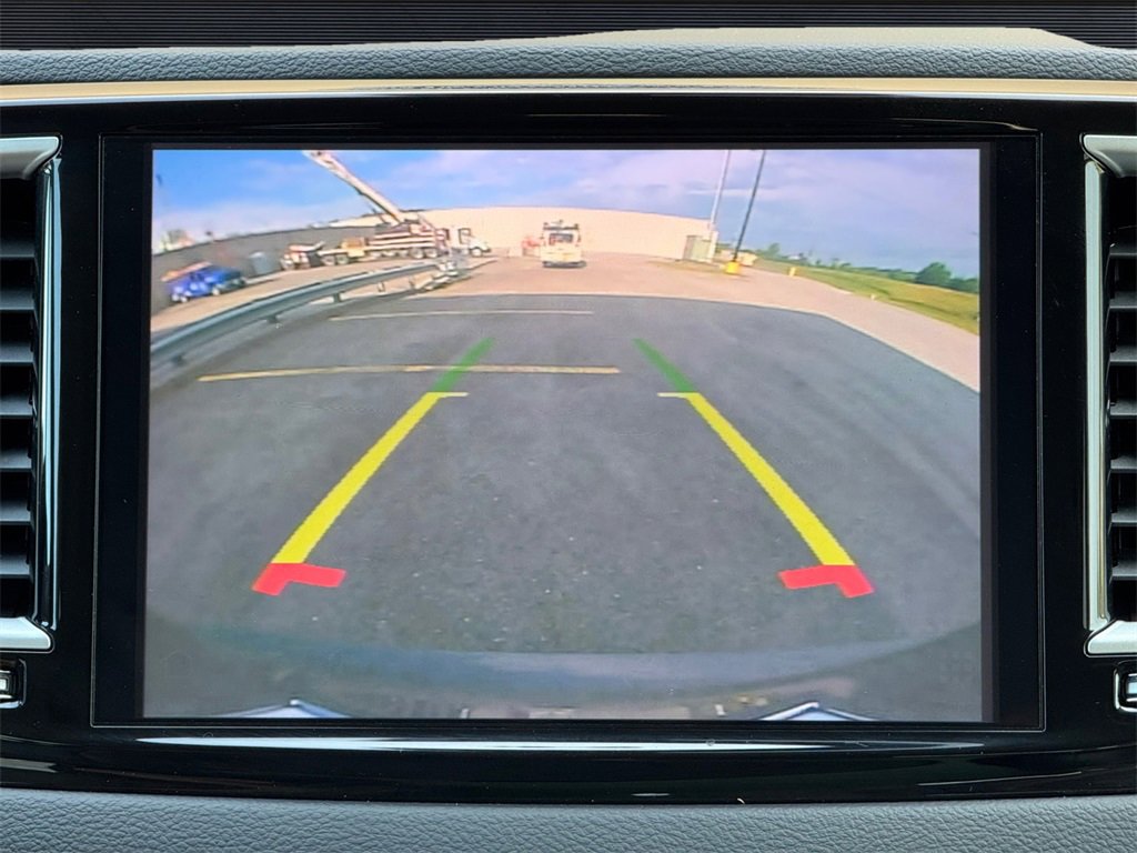 Used 2022 Chrysler Pacifica Touring-L image 12