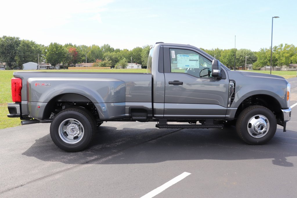 New 2026 Ford F350 4x4 Regular Cab DRW Super Duty image 17