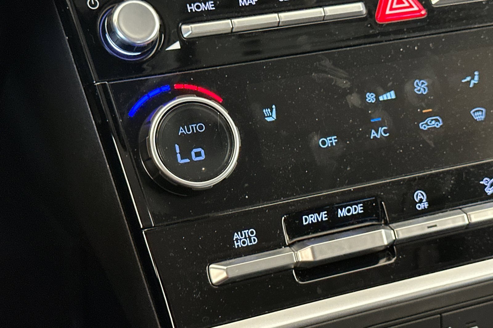 Certified 2025 Hyundai Santa Fe SEL image 28