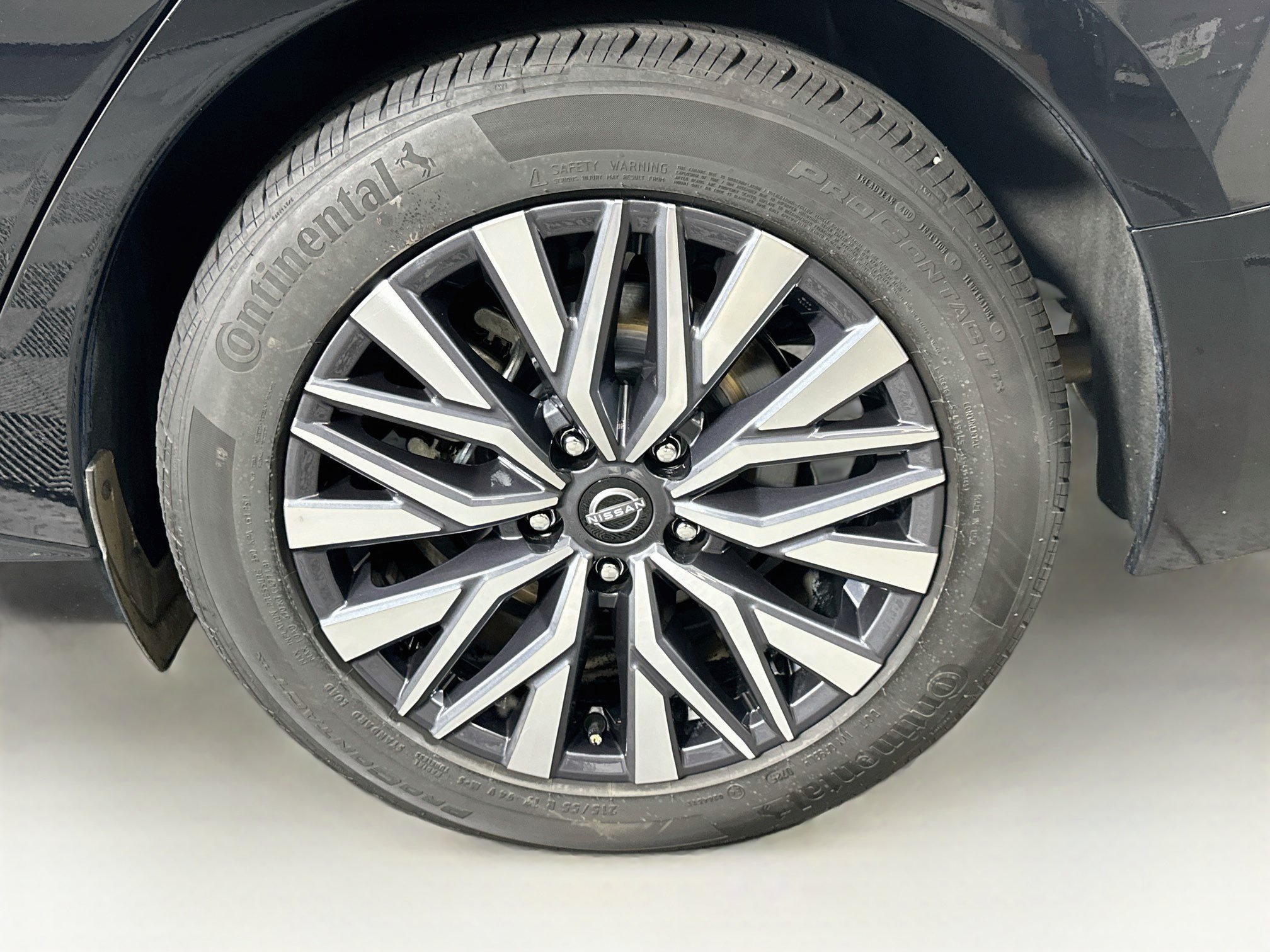 Used 2025 Nissan Altima 2.5 SV FWD image 11