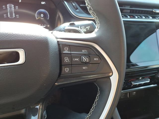 Used 2023 Jeep Grand Cherokee Laredo image 19