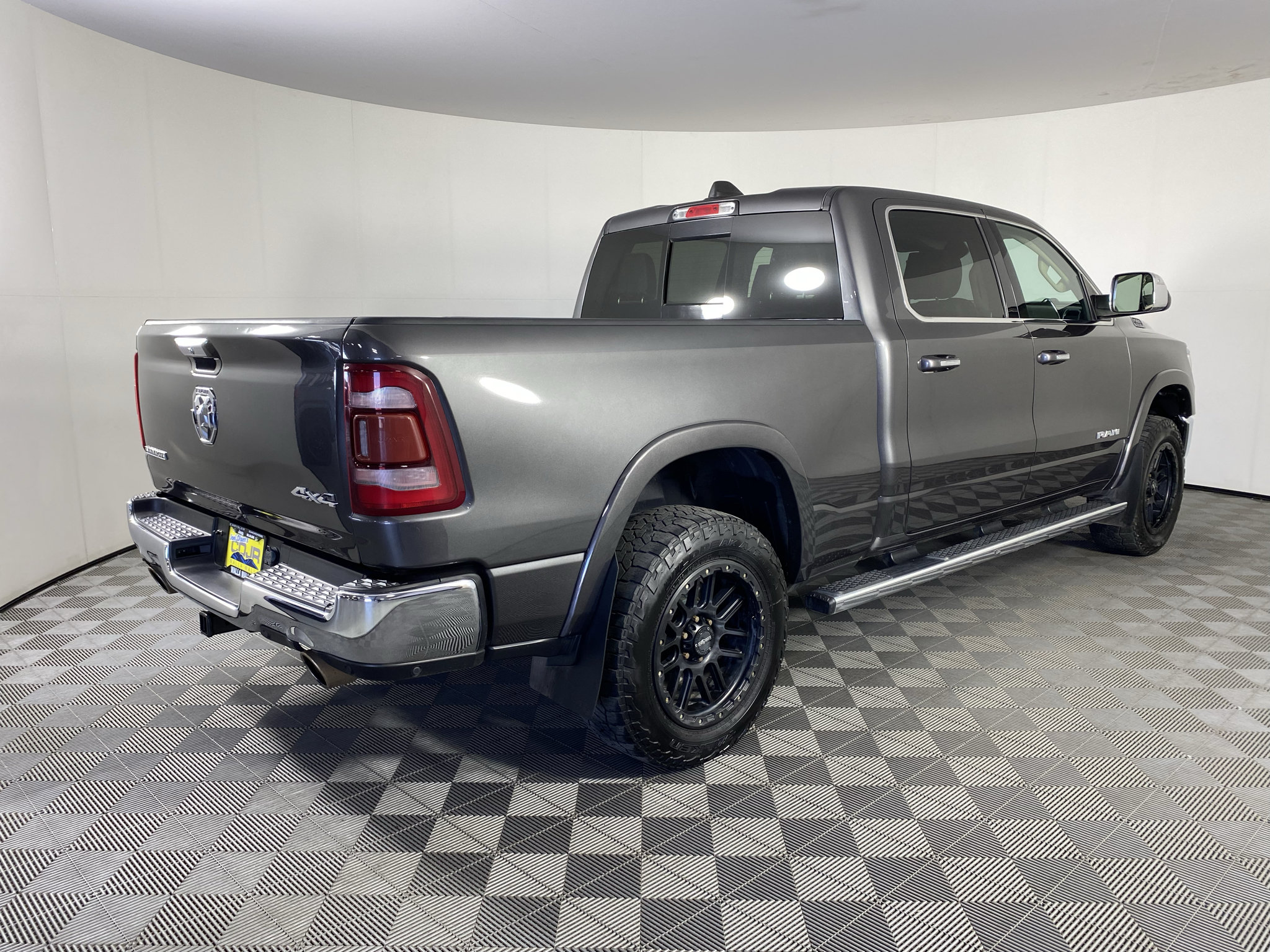 Used 2019 RAM 1500 Laramie AWD/4WD image 8