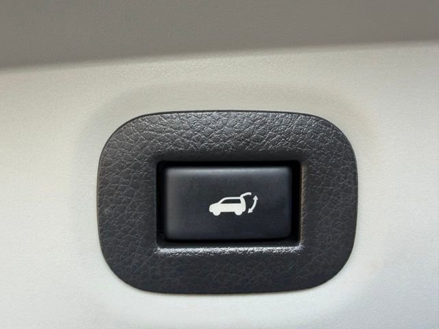 Used 2018 Nissan Rogue SV w/ Premium Package image 23