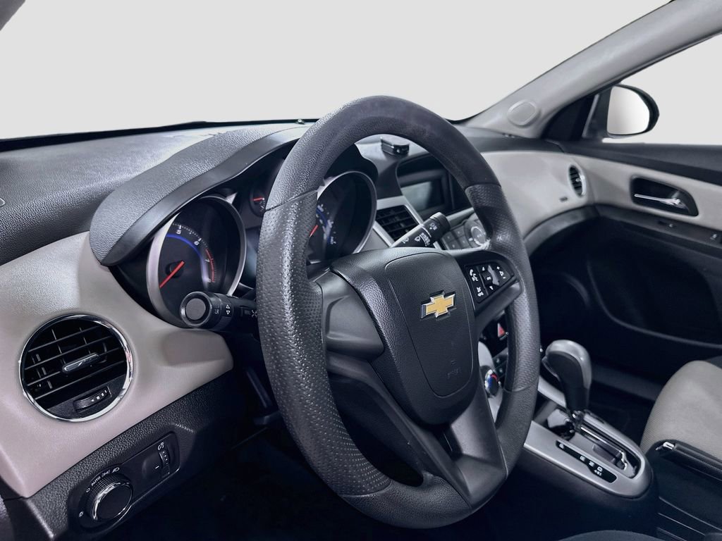 Used 2016 Chevrolet Cruze LS FWD image 9