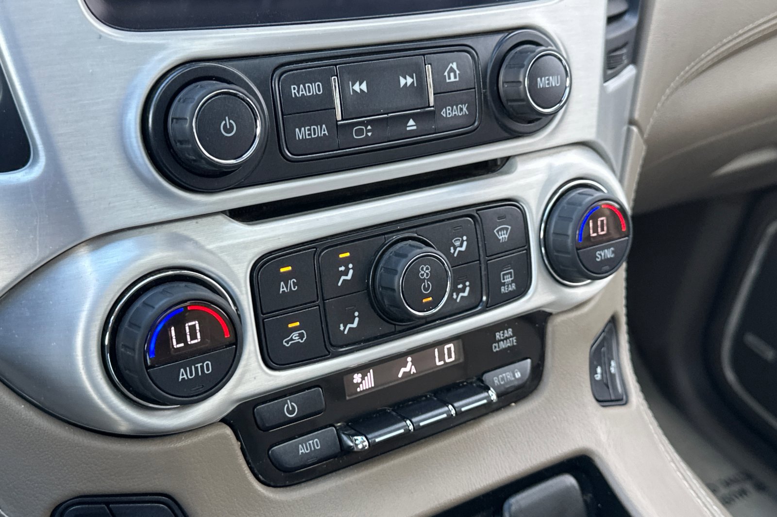 Used 2020 GMC Yukon XL SLT w/ Value Plus Edition image 32