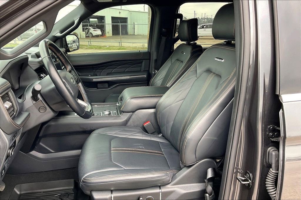 Used 2024 Ford Expedition Platinum AWD/4WD image 18