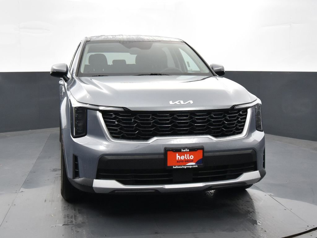 Certified 2025 Kia Sorento LX image 3