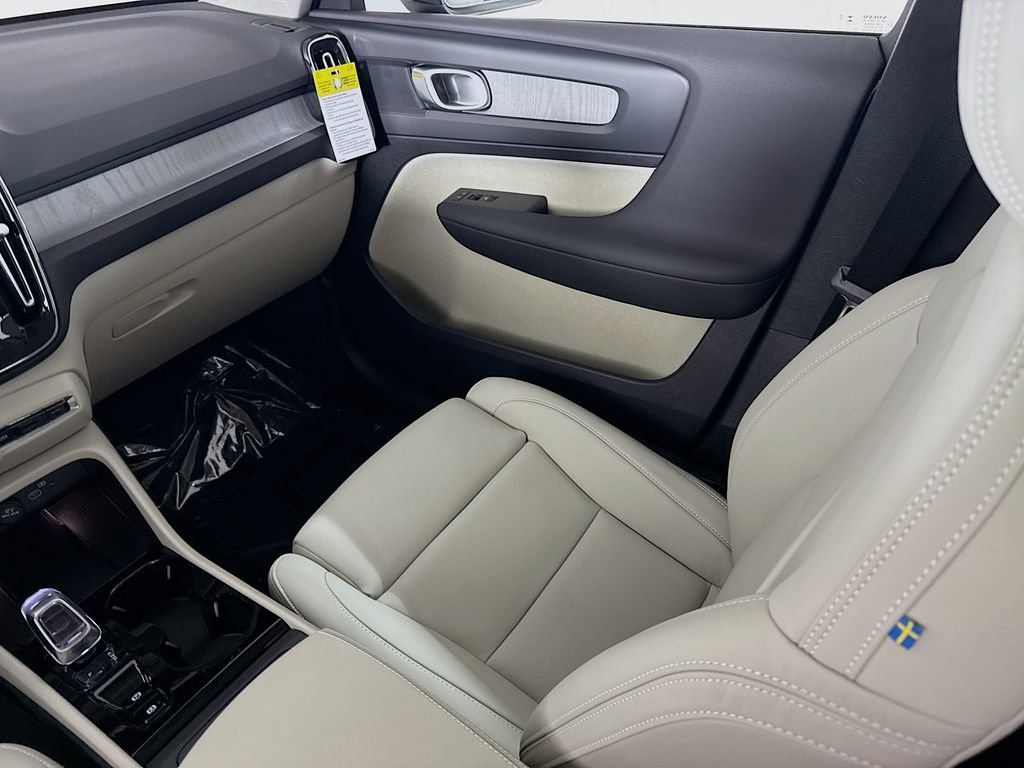 Used 2026 Volvo XC40 B5 Plus w/ Protection Package Premier image 24