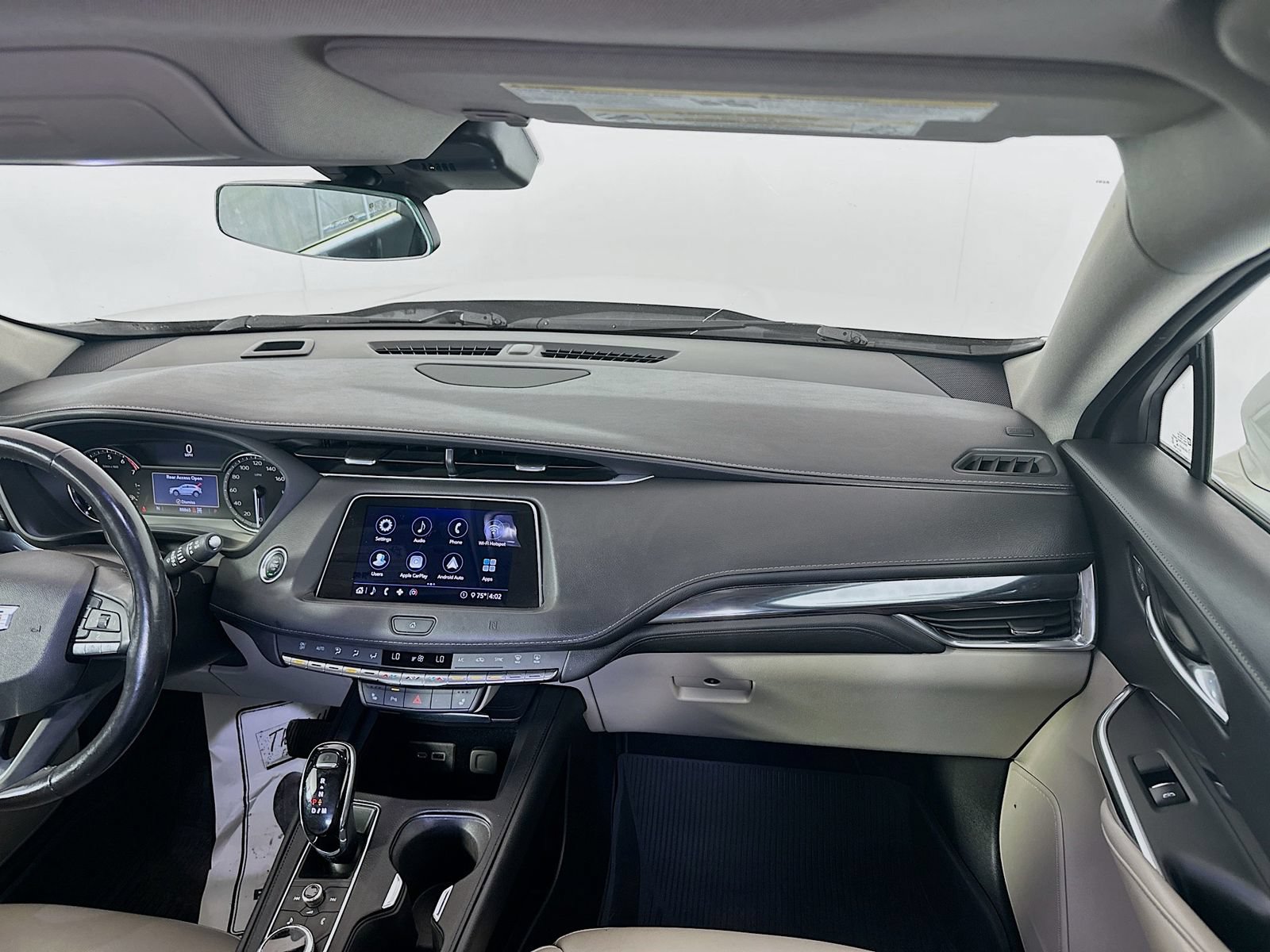 Used 2020 Cadillac XT4 Luxury w/ Cold Weather Package AWD/4WD image 24