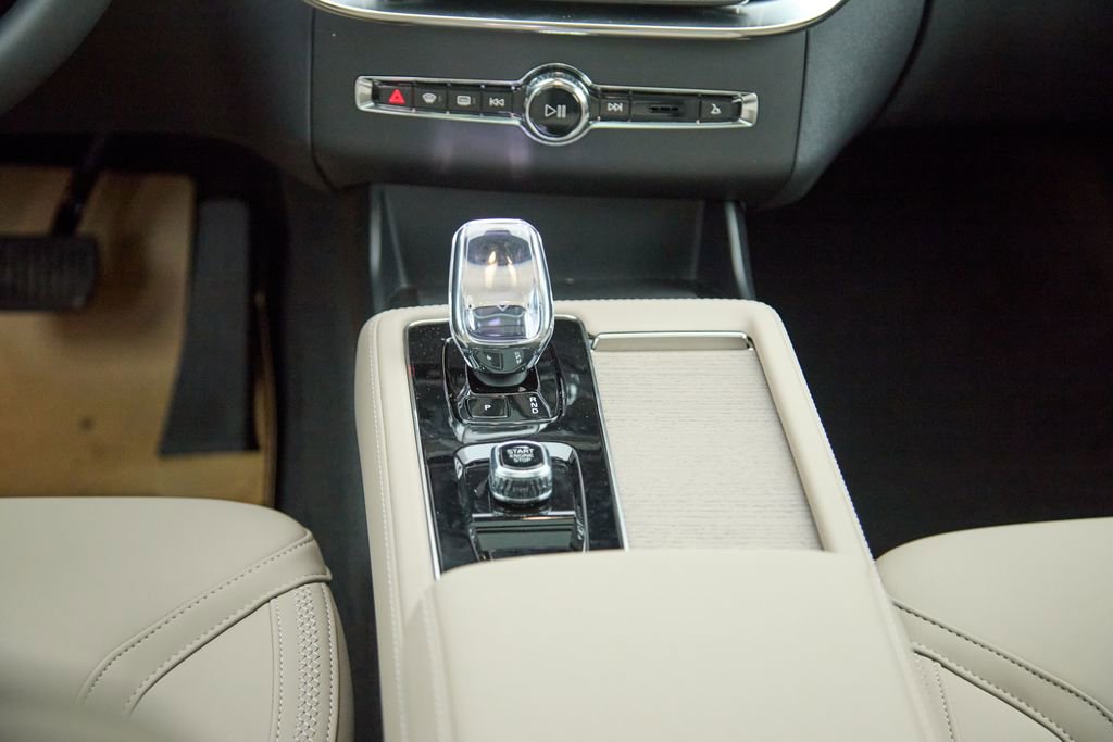 New 2026 Volvo XC90 T8 Plus w/ Protection Package image 31