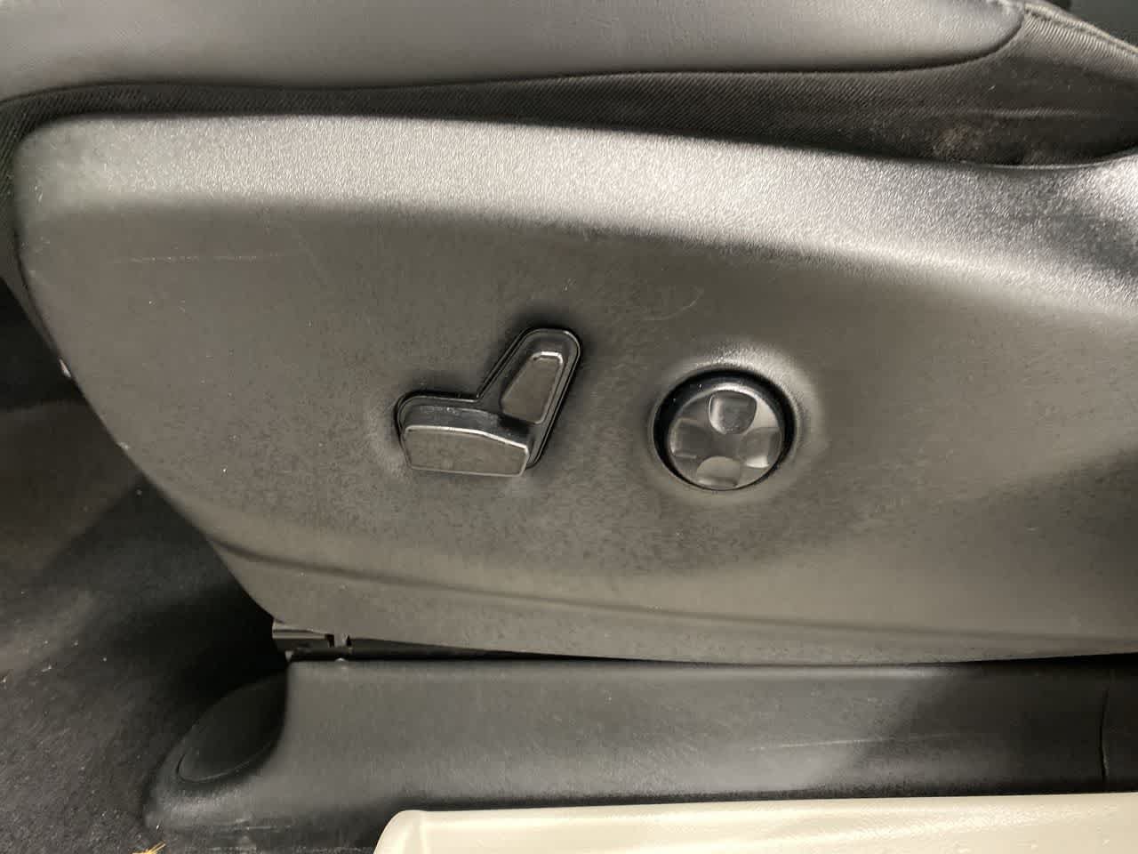 Used 2024 Chrysler Pacifica Touring-L FWD image 14
