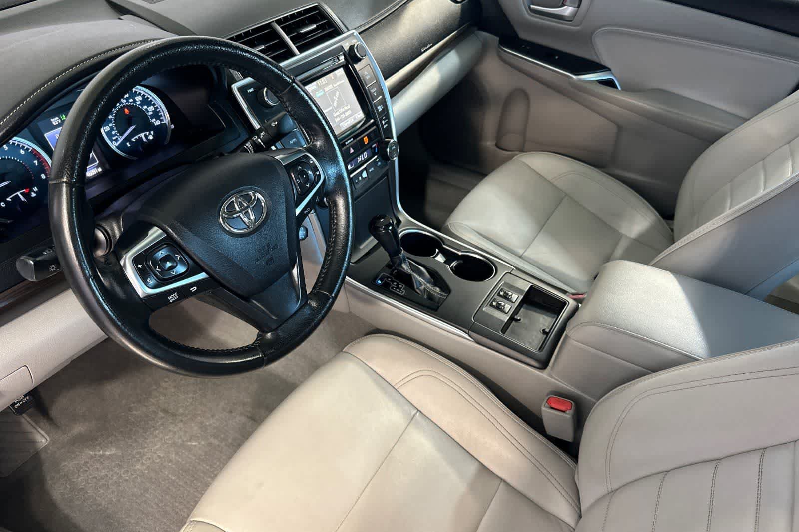 Used 2017 Toyota Camry XLE w/ Moonroof Package FWD image 12