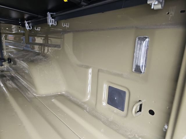 Used 2025 Jeep Gladiator Mojave AWD/4WD image 9