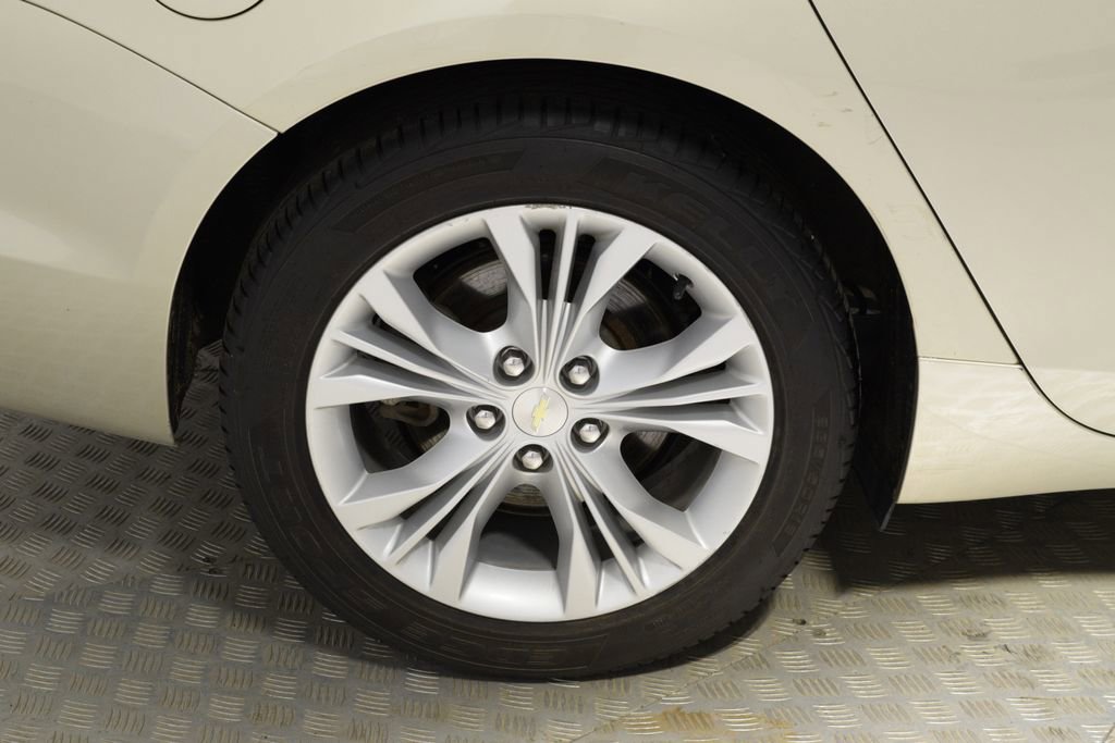 Used 2015 Chevrolet Impala LT w/ Convenience Package image 37