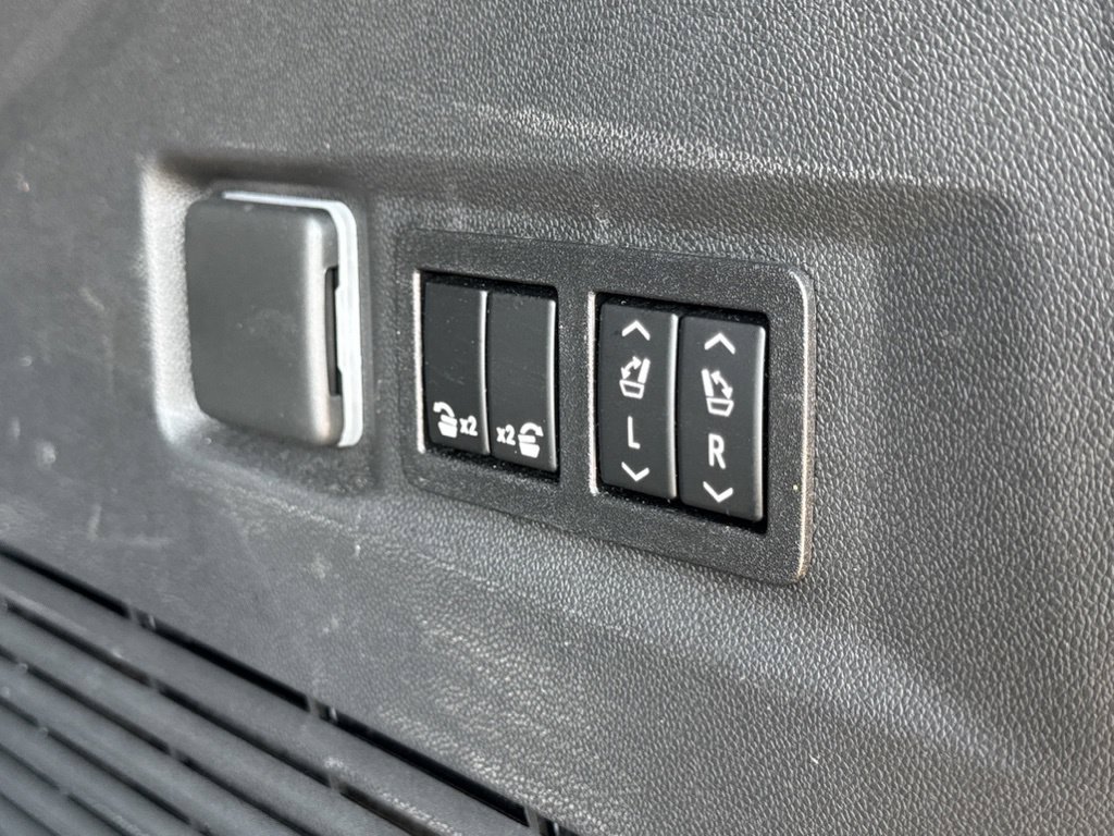 Used 2022 GMC Yukon Denali RWD image 55
