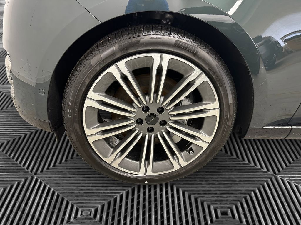 New 2026 Land Rover Range Rover SE image 14