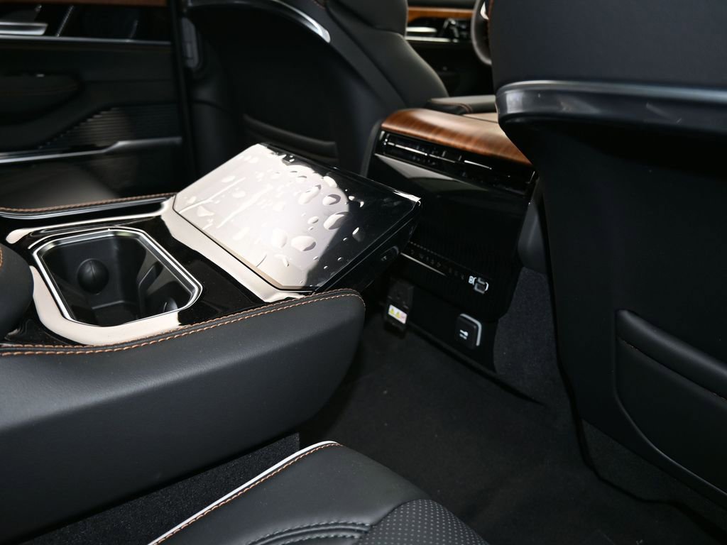 Used 2024 Jeep Grand Wagoneer Series III image 36