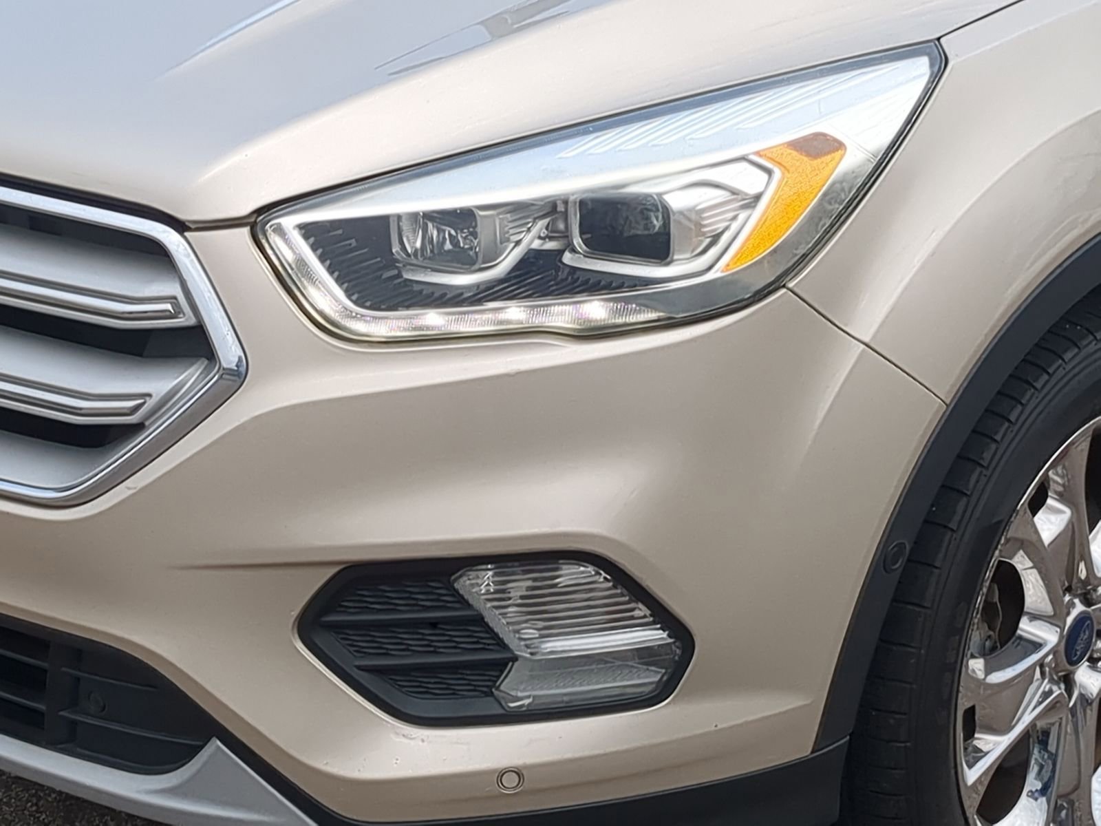 Used 2018 Ford Escape Titanium w/ Ford Safe & Smart Package image 15