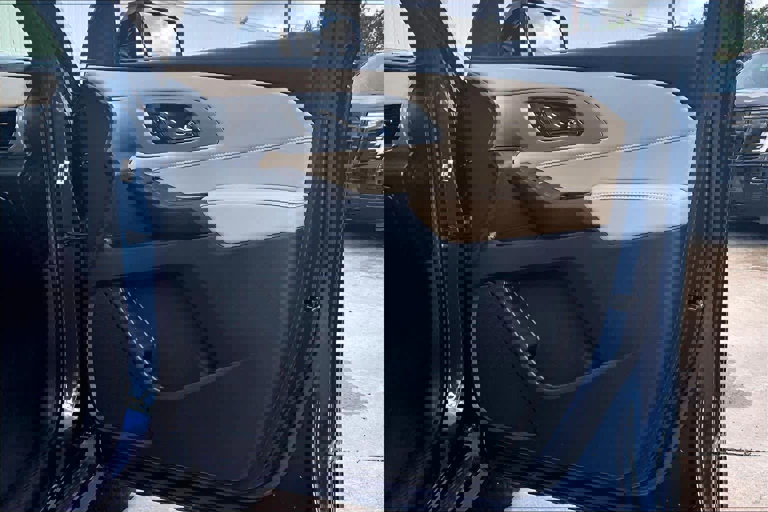 Used 2022 Chevrolet Traverse LS FWD image 23