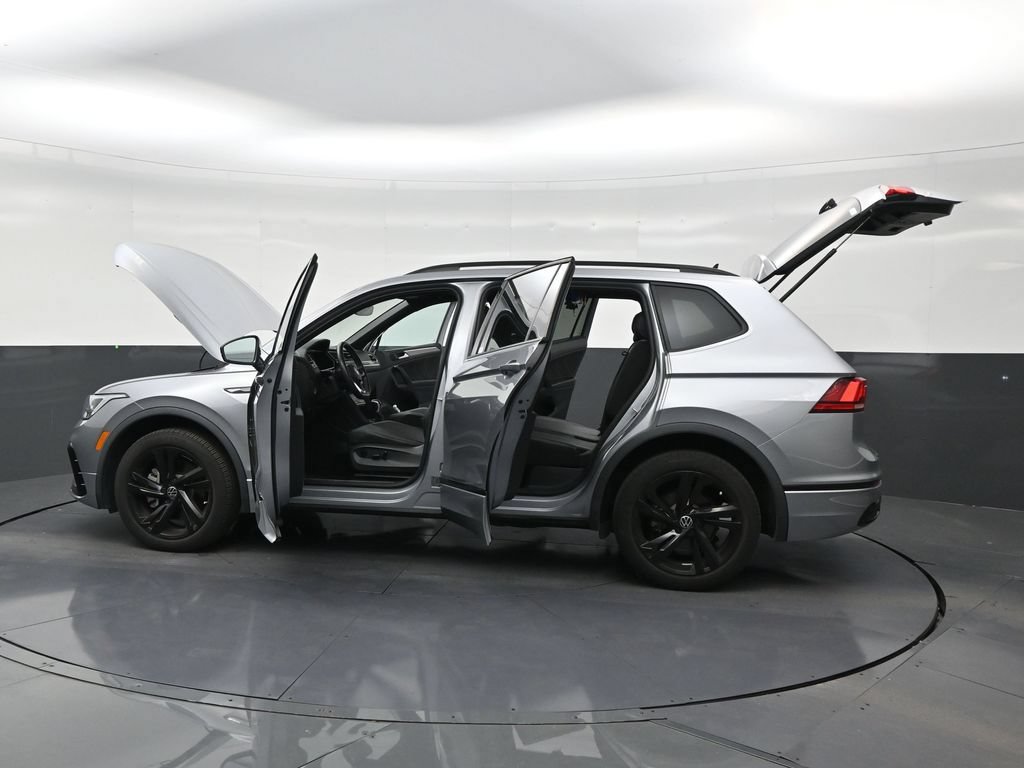 Used 2023 Volkswagen Tiguan SE R-Line FWD image 30