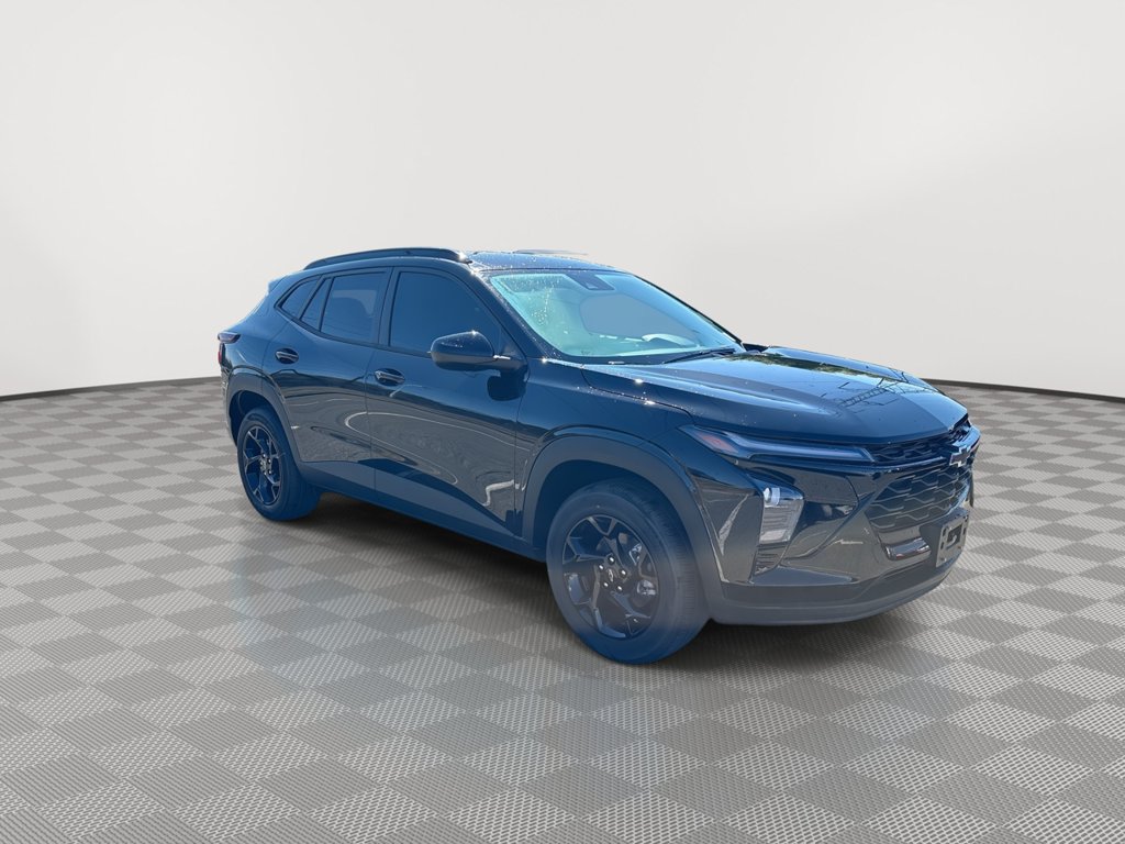 New 2026 Chevrolet Trax LT w/ Driver Confidence Package FWD image 2