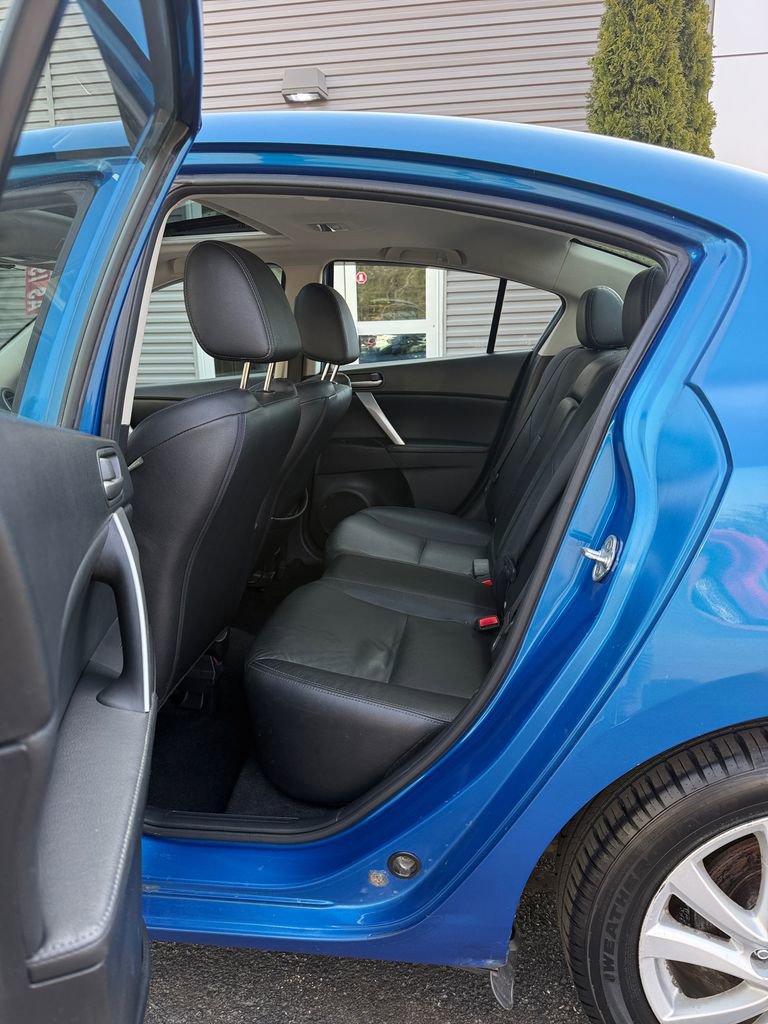 Used 2012 MAZDA MAZDA3 i Grand Touring w/ Tech Pkg image 13