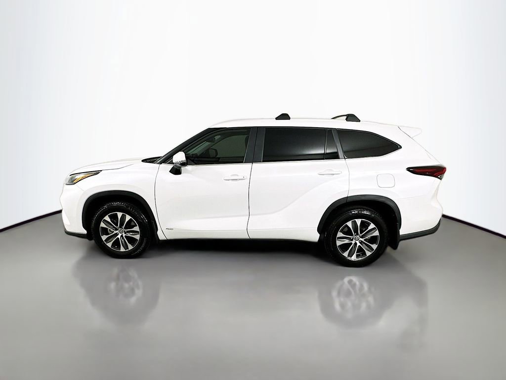 Certified 2026 Toyota Highlander XLE image 8