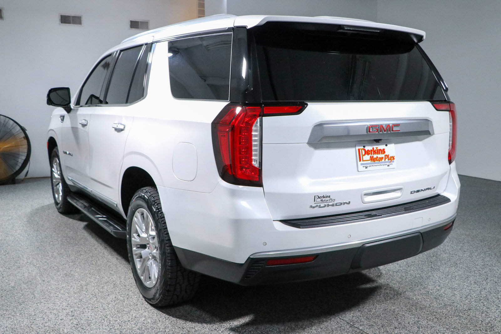 Used 2023 GMC Yukon Denali AWD/4WD image 9