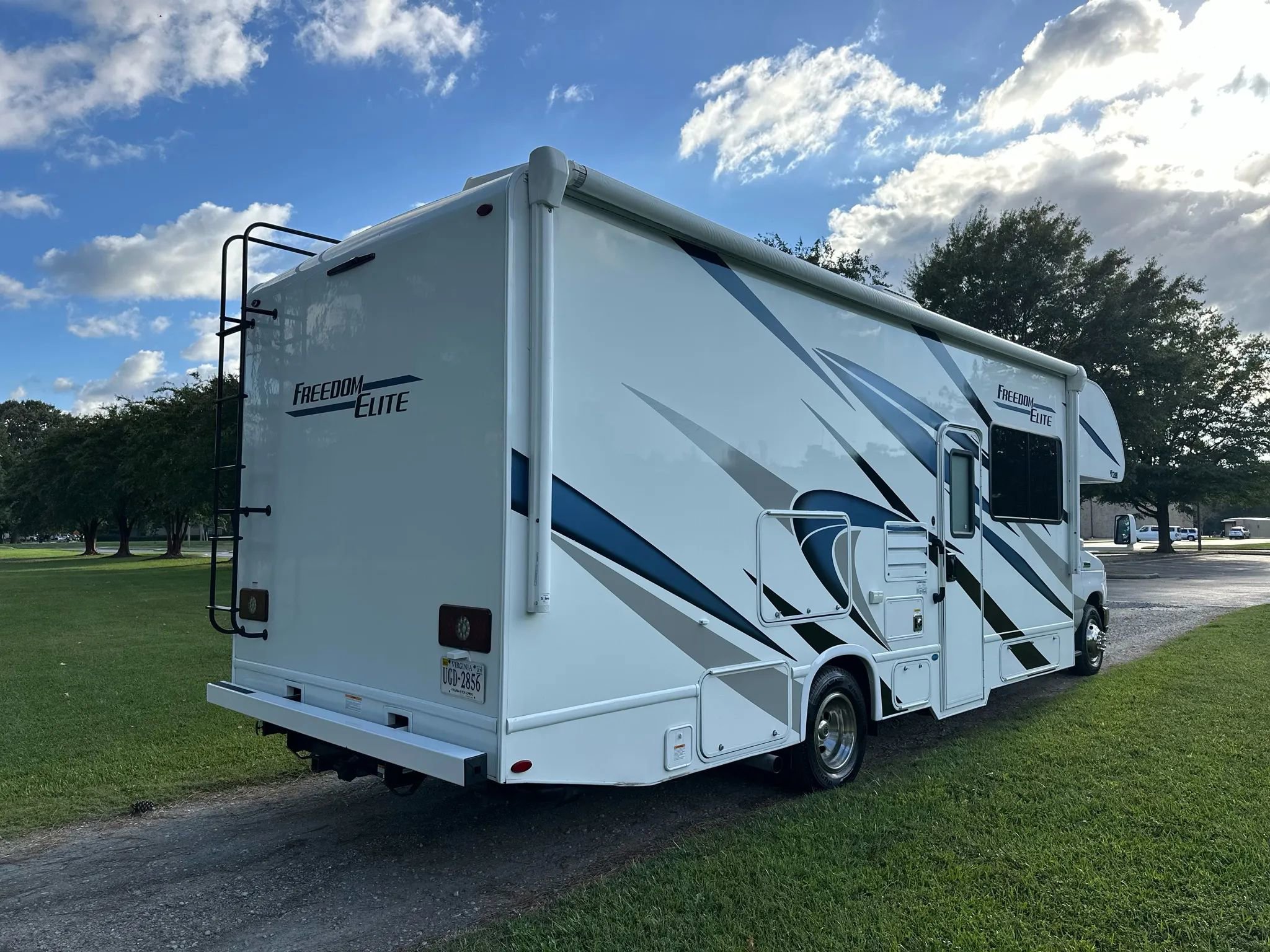 Used 2021 Ford E-450 and Econoline 450 Super Duty w/ Motorhome Prep Package image 8