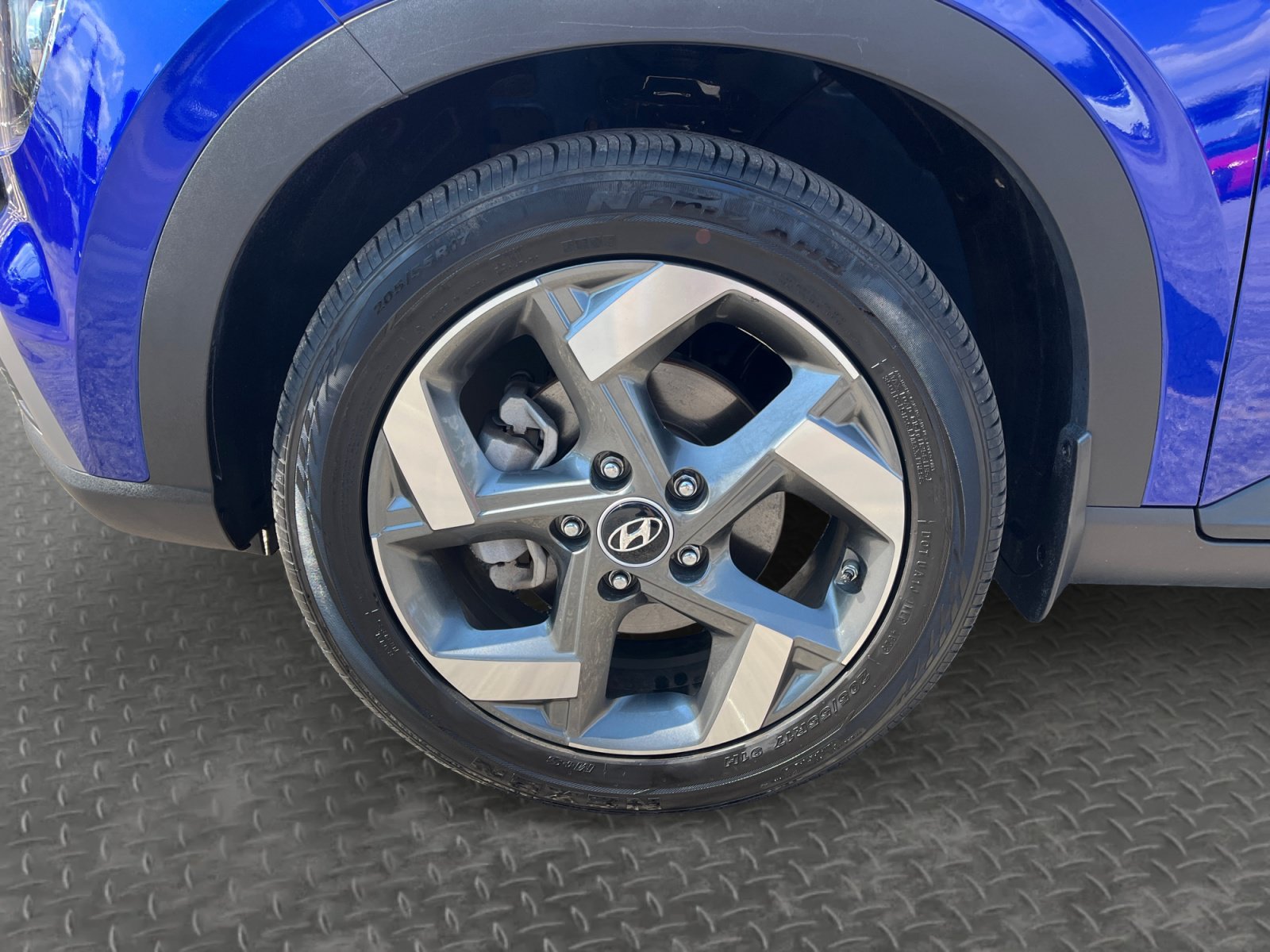 Used 2024 Hyundai Venue SEL FWD image 16