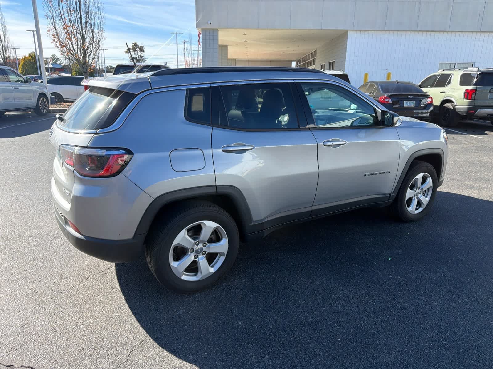 Used 2021 Jeep Compass Latitude w/ Convenience Group AWD/4WD image 8