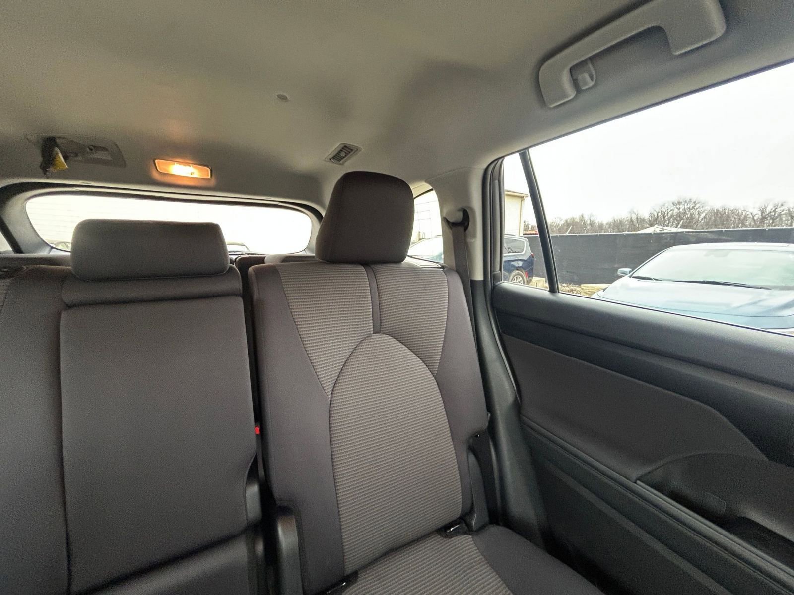 Used 2025 Toyota Highlander LE image 40