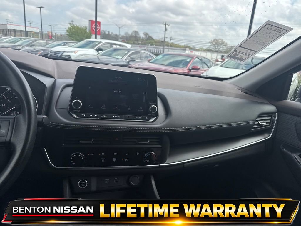 Used 2023 Nissan Rogue S image 15