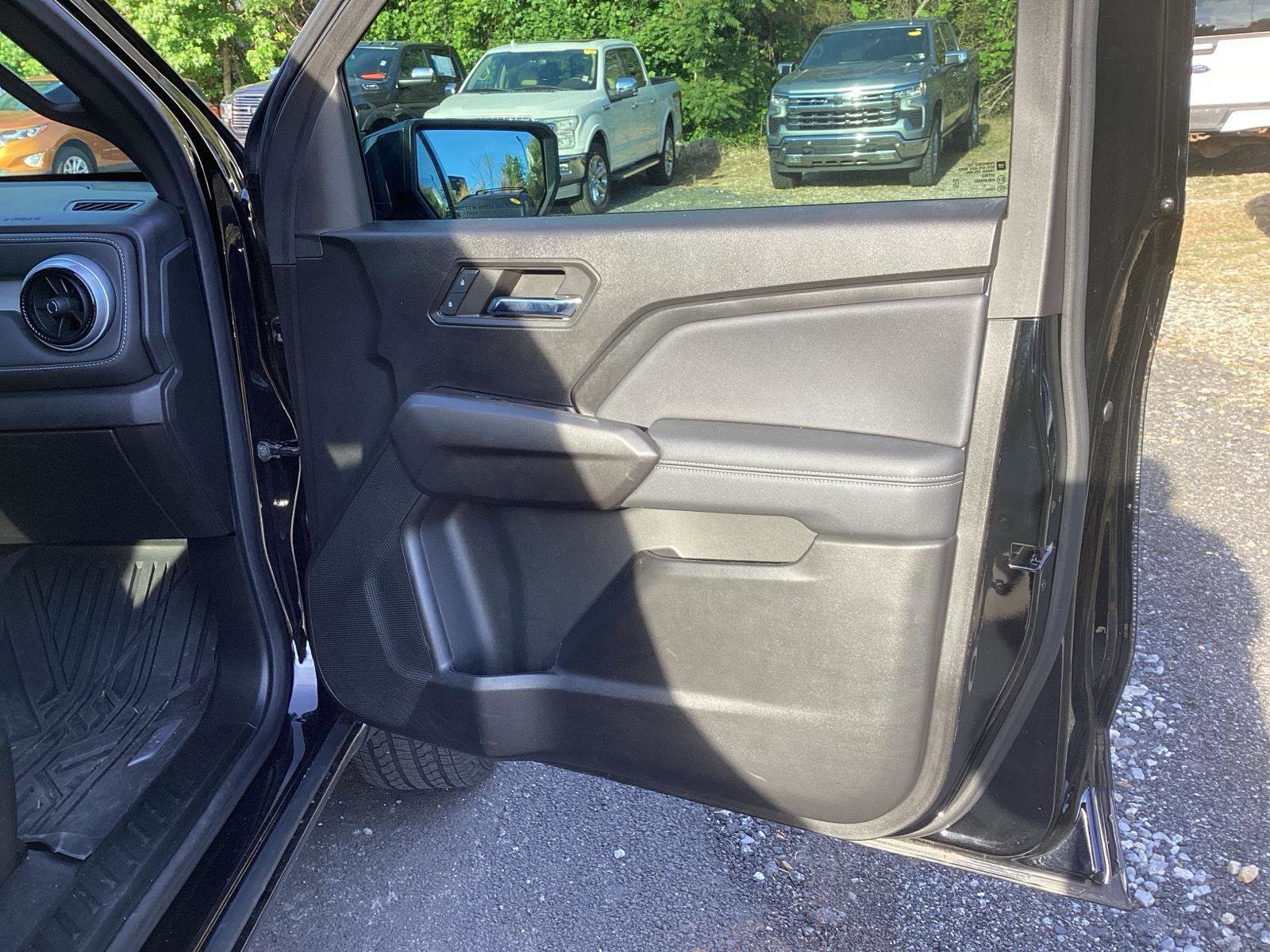 Used 2024 Chevrolet Colorado LT RWD image 10
