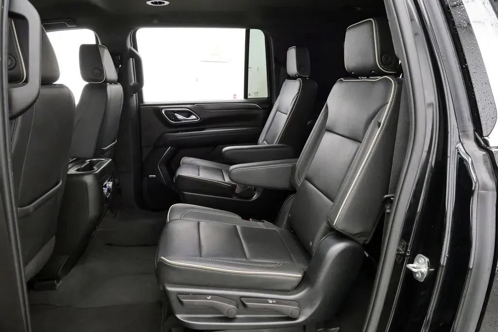 Used 2023 GMC Yukon XL SLT w/ SLT Luxury Package AWD/4WD image 16