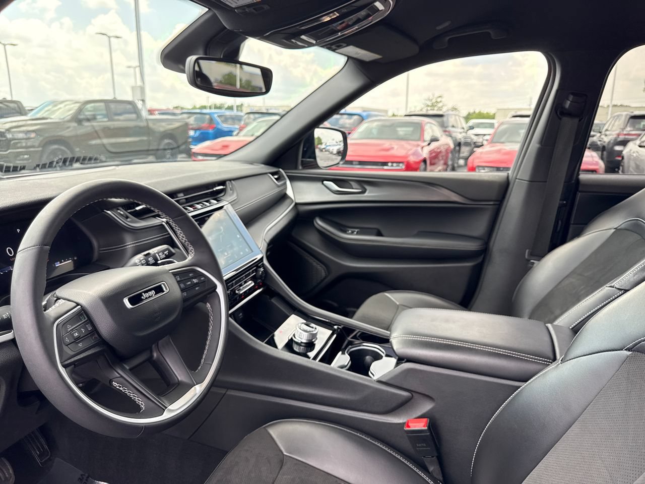 Used 2023 Jeep Grand Cherokee L Laredo AWD/4WD image 12