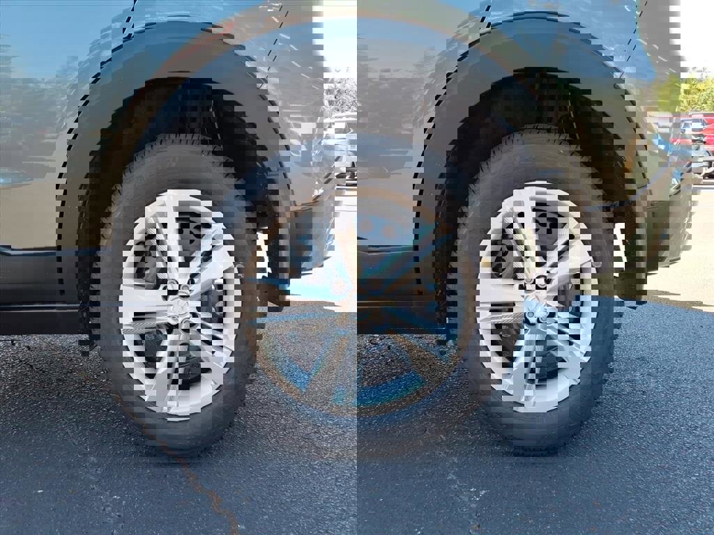 New 2025 Nissan Kicks Play S image 4